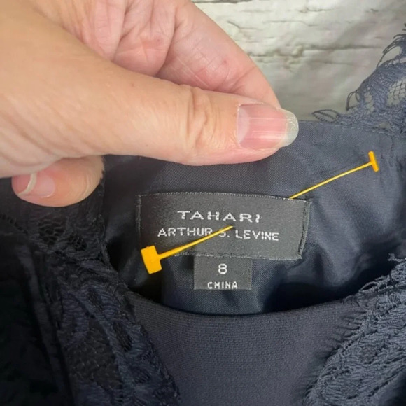 Tahari Arthur S. Levine Dress, 8 blue sheath lace - Picture 4 of 7